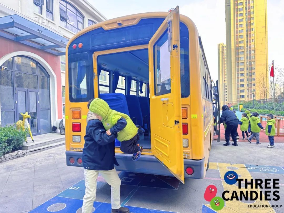 【校園安全】安全乘車，平安“童”行——三顆糖御景新苑幼兒園校車安全應急演練