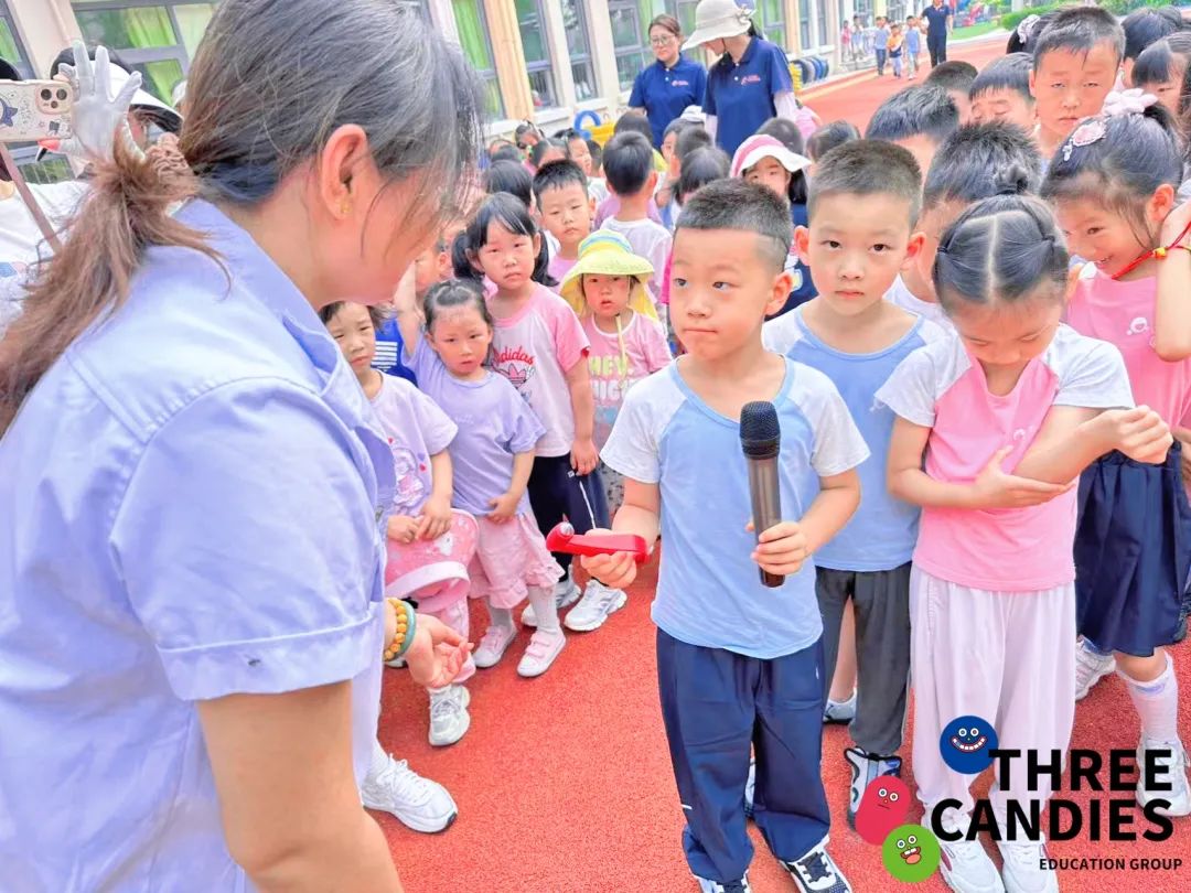 【校園安全】安全乘校車，平安伴我行——三顆糖御景新苑幼兒園校車安全應(yīng)急演練